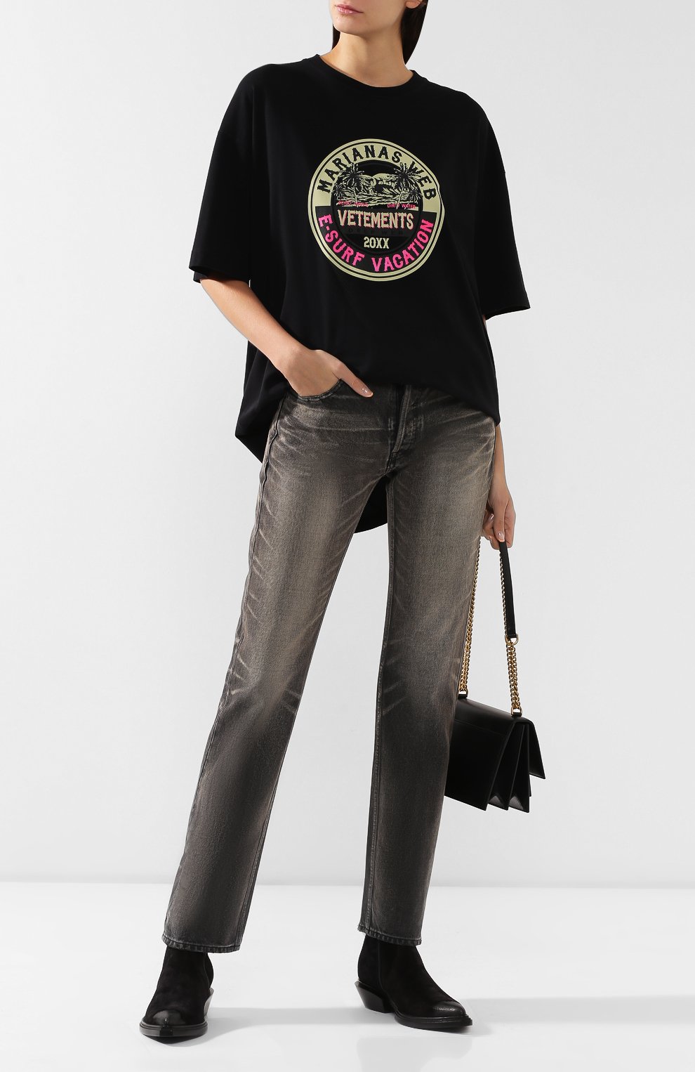 Хлопковая футболка VETEMENTS черного цвета по цене 29950 руб., арт. UAH20TR925/W, фото 2 Хлопковая футболка VETEMENTS, арт. UAH20TR925/W, фото 2
