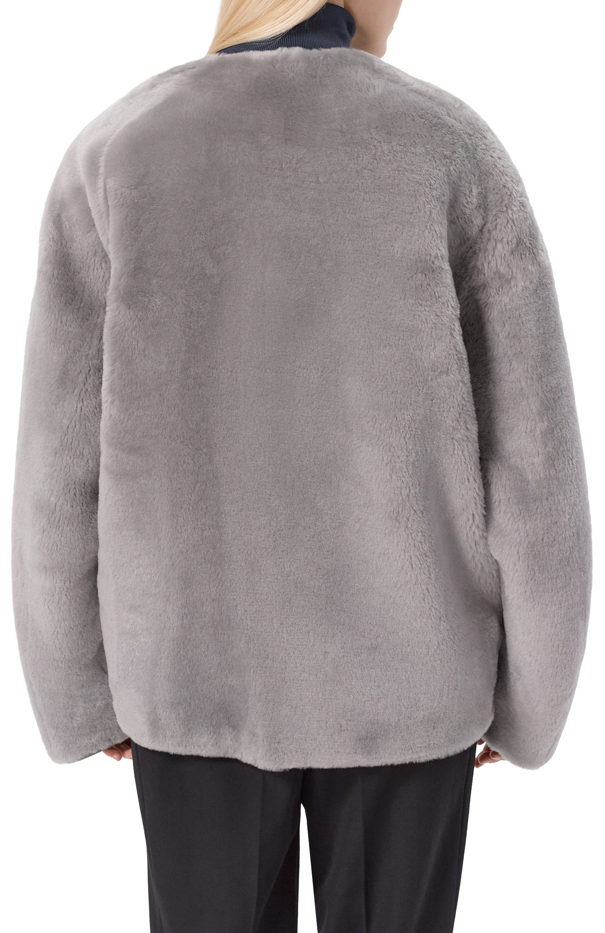 Дубленка из овчины TOTEME серого цвета по цене 362000 руб., арт. 254-WR00150-LE0165, фото 4 Дубленка из овчины TOTEME, арт. 254-WR00150-LE0165, фото 4