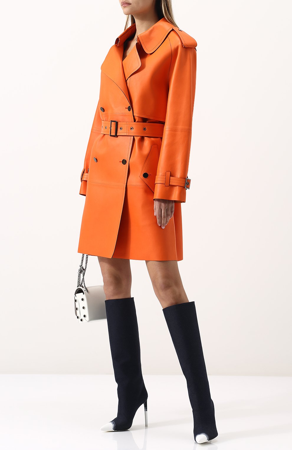 Кожаное пальто с поясом TOM FORD оранжевого цвета по цене 899000 руб., арт. CPL650-LEX181, фото 2 Кожаное пальто с поясом TOM FORD, арт. CPL650-LEX181, фото 2