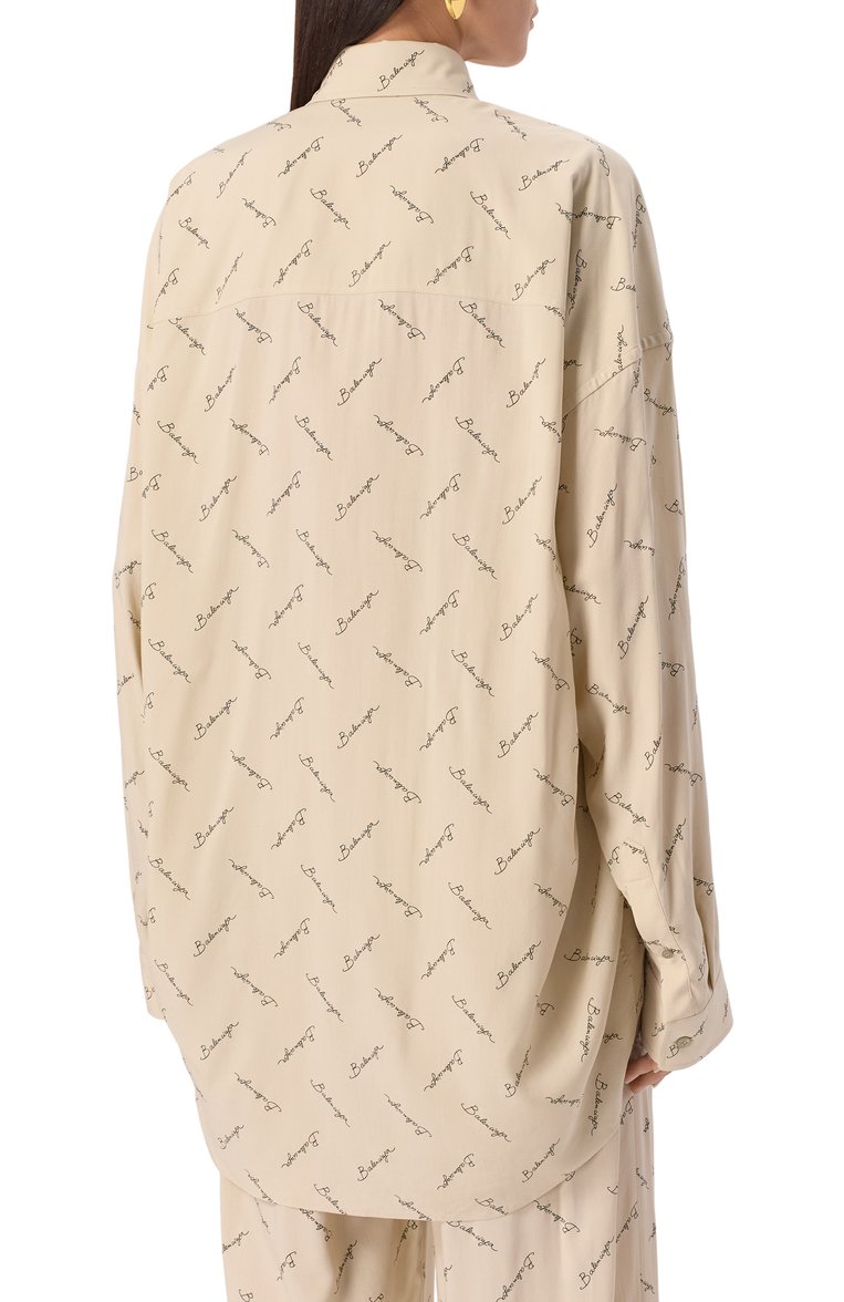 Женская рубашка из вискозы BALENCIAGA светло-бежевого цвета, арт. 773300/TRLB1 | Фото 4 (Рукава: Длинные; Материал внешний: Вискоза; Длина (для топов): Удлиненные; Кросс-КТ: костюм; Женское Кросс-КТ: Рубашка-одежда; Принт: С принтом; Стили: Кэжуэл)
