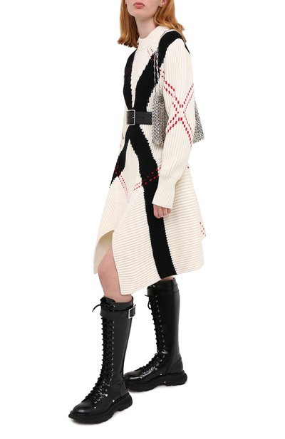 Шерстяное платье ALEXANDER MCQUEEN черно-белого цвета по цене 179500 руб., арт. 641866/Q1ARG, фото 2 Шерстяное платье ALEXANDER MCQUEEN, арт. 641866/Q1ARG, фото 2