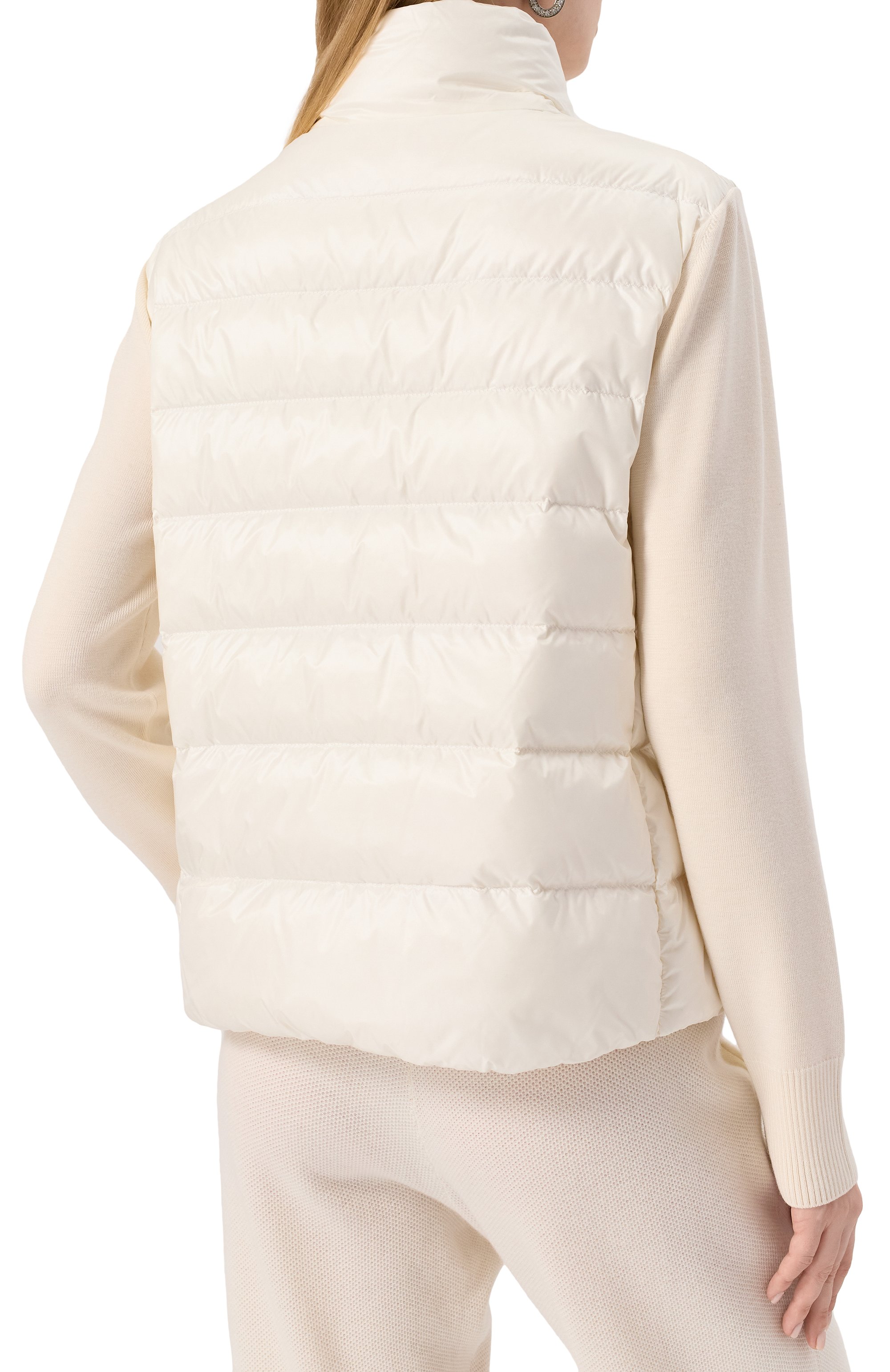 Пуховая куртка MONCLER кремового цвета по цене 126000 руб., арт. 9B000-24-M1131, фото 4 Пуховая куртка MONCLER, арт. 9B000-24-M1131, фото 4