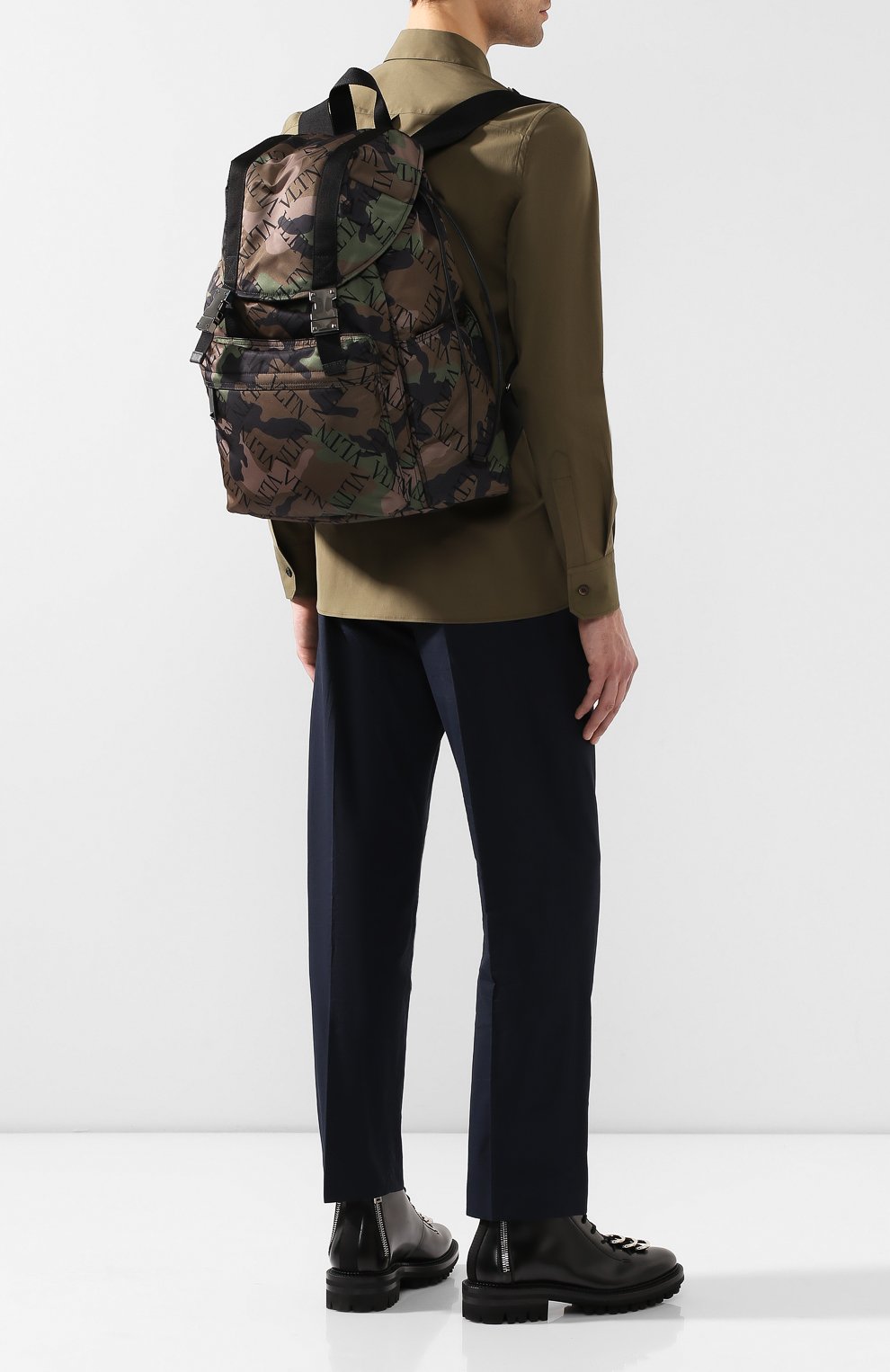 Текстильный рюкзак VALENTINO хаки цвета по цене 255500 руб., арт. RY0B0762/LPE, фото 2 Текстильный рюкзак VALENTINO, арт. RY0B0762/LPE, фото 2