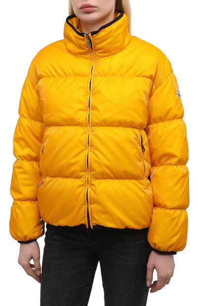 Пуховик grenit MONCLER желтого цвета по цене 135500 руб., арт. G1-093-1A52S-60-54AQ4, фото 3 Пуховик grenit MONCLER, арт. G1-093-1A52S-60-54AQ4, фото 3