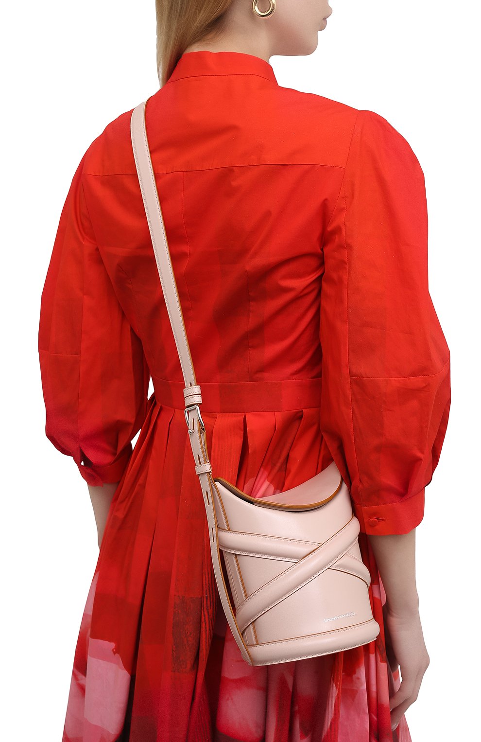 Сумка curve ALEXANDER MCQUEEN светло-бежевого цвета по цене 144500 руб., арт. 656467/1YB40, фото 2 Сумка curve ALEXANDER MCQUEEN, арт. 656467/1YB40, фото 2