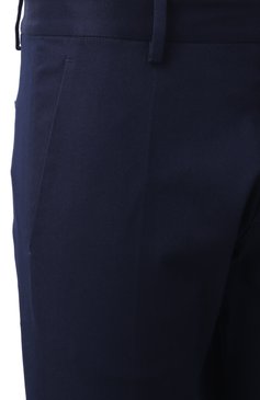 Мужские хлопковые брюки DSQUARED2 темно-синего цвета, арт. S74KB0880/S39021 | Фото 6 (Материал сплава: Проставлено; Драгоценные камни: Проставлено; Материал внешний: Хлопок; Длина (брюки, джинсы): Стандартные; Силуэт М (брюки): Чиносы; Случай: Повседневный; Стили: Кэжуэл)
