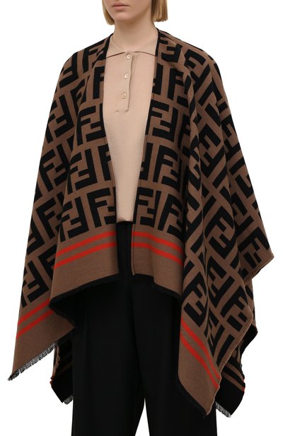 Пончо из шерсти и шелка FENDI черного цвета по цене 109500 руб., арт. FXX636 A3Q1, фото 3 Пончо из шерсти и шелка FENDI, арт. FXX636 A3Q1, фото 3