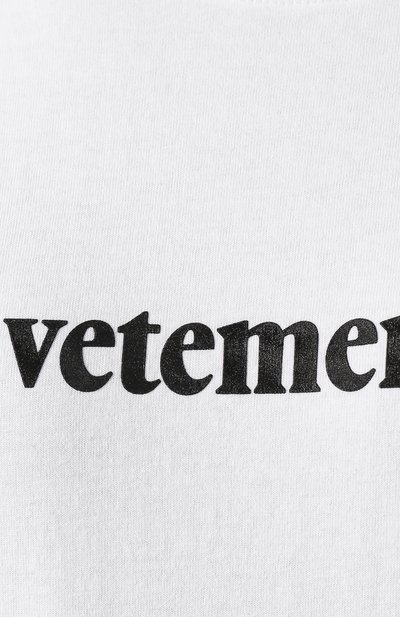 Хлопковая футболка VETEMENTS белого цвета по цене 16450 руб., арт. SS20TR304 1610/W/WHITE, фото 5 Хлопковая футболка VETEMENTS, арт. SS20TR304 1610/W/WHITE, фото 5