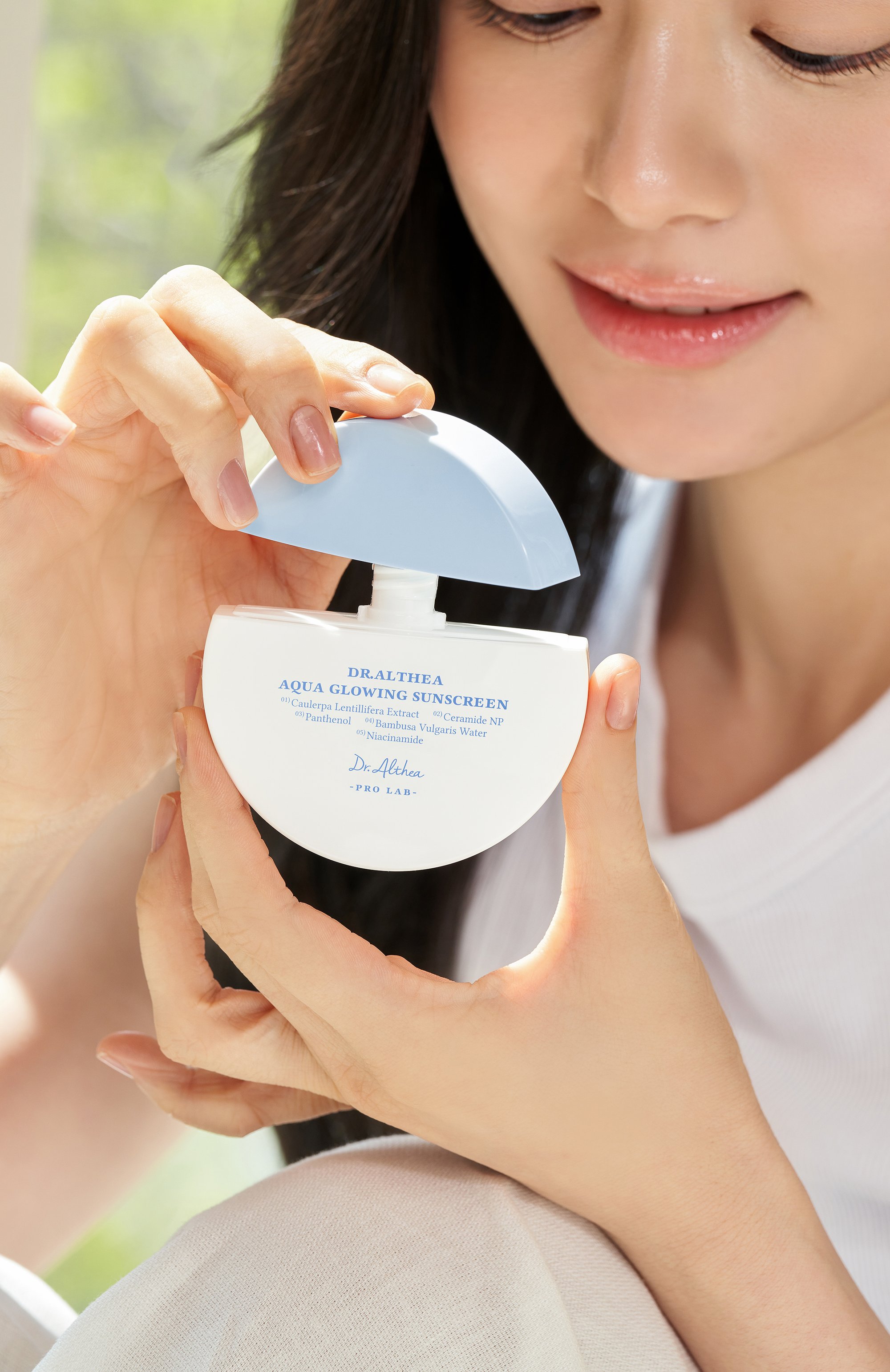 Увлажняющий солнцезащитный крем aqua glowing sunscreen spf 50+ pa++++ (45ml) DR. ALTHEA бесцветного цвета по цене 2270 руб., арт. 255828, фото 2 Увлажняющий солнцезащитный крем aqua glowing sunscreen spf 50+ pa++++ (45ml) DR. ALTHEA, арт. 255828, фото 2