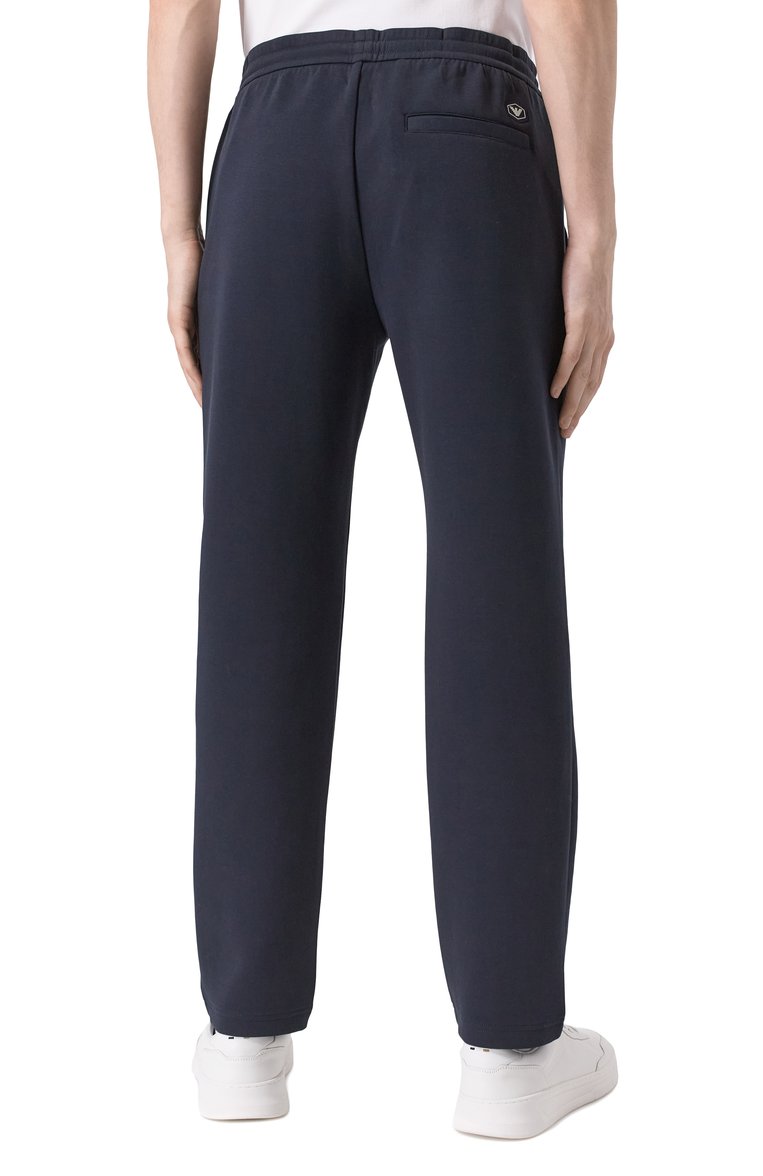 Мужские хлопковые брюки EMPORIO ARMANI темно-синего цвета, арт. 8N1PD8/1JHSZ | Фото 4 (Материал внешний: Хлопок, Синтетический материал; Длина (брюки, джинсы): Стандартные; Случай: Повседневный; Стили: Спорт-шик; Автоматизация ТО: Проставлено; Автоматизация состава: Проставлено)