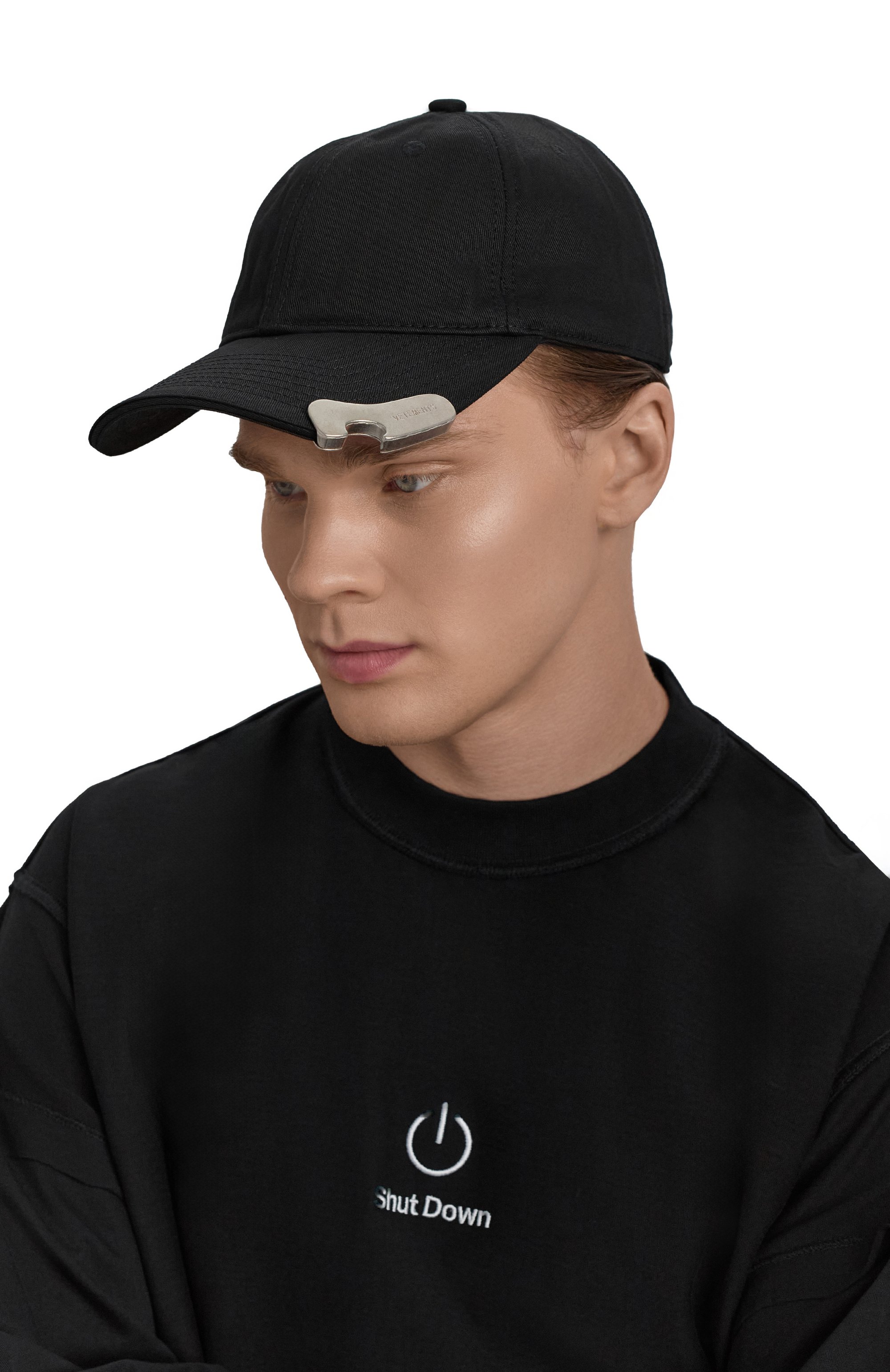 Хлопковая бейсболка VETEMENTS черного цвета по цене 61350 руб., арт. UH76CA550B/1052 C0TT0N TWILL, фото 2 Хлопковая бейсболка VETEMENTS, арт. UH76CA550B/1052 C0TT0N TWILL, фото 2