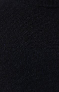 Мужской кашемировый свитер AMI синего цвета, арт. HKS127/005 | Фото 5 (Материал внешний: Шерсть, Кашемир; Рукава: Длинные; Принт: Без принта; Длина (для топов): Стандартные; Материал сплава: Проставлено; Мужское Кросс-КТ: Свитер-одежда; Драгоценные камни: Проставлено; Стили: Кэжуэл)