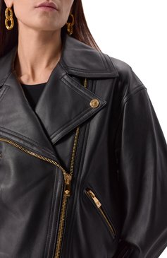 �Женская кожаная куртка VERSACE черного цвета, арт. 1010545/1A10118 | Фото 5 (Рукава: Длинные; Длина (верхняя одежда): Короткие; Материал подклада: Синтетический материал; Материал внешний: Натуральная кожа; Драгоценные камни: Проставлено; Материал сплава: Проставлено; Кросс-КТ: Куртка, Легкие; Стили: Кэжуэл; Женское Кросс-КТ: Замша и кожа)