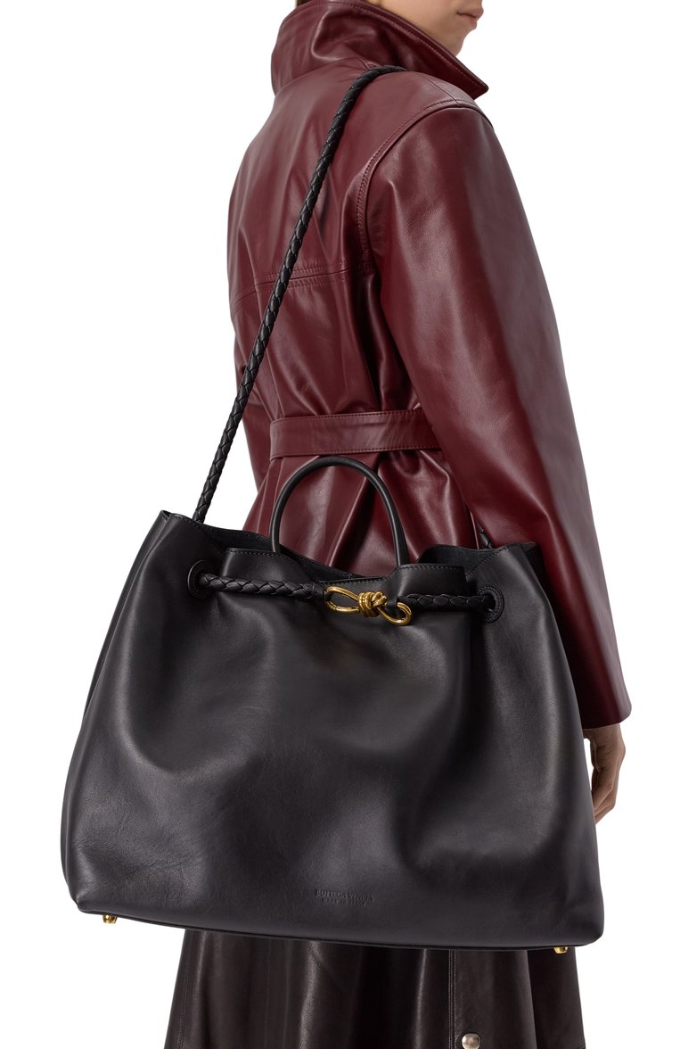 Женская сумка-тоут andiamo large BOTTEGA VENETA черного цвета, арт. 806010 V4O92 | Фото 2 (Размер: large; Материал: Натуральная кожа)