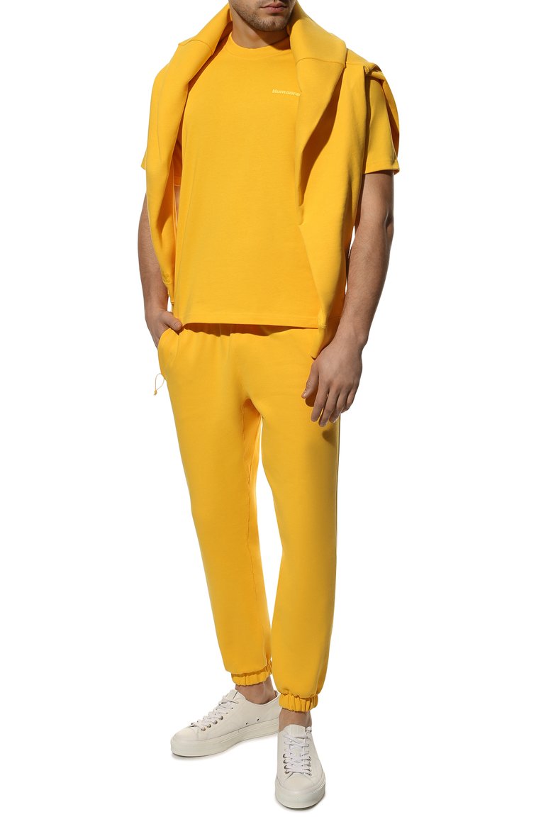 Мужская хлопковая футболка adidas originals x pharrell williams ADIDAS ORIGINALS желтого цвета, арт. HG1806 | Фото 2 (Рукава: Короткие; Материал внешний: Хлопок; Длина (для топов): Стандартные; Принт: Без принта; Стили: Спорт-шик; Мужское Кросс-КТ: Футболка-одежда; Кросс-КТ: Джерси)