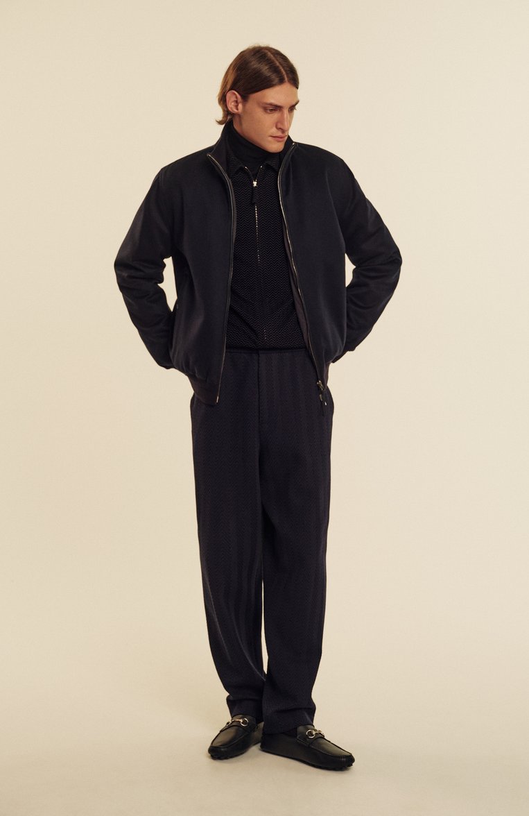 Мужская рубашка GIORGIO ARMANI черного цвета, арт. GM000057/TE11907 | Фото 6 (Рукава: Длинные; Материал внешний: Синтетический материал; Длина (для топов): Стандартные; Принт: С принтом; Манжеты: На кнопках; Стили: Кэжуэл; Случай: Повседневный; Воротник: Кент)