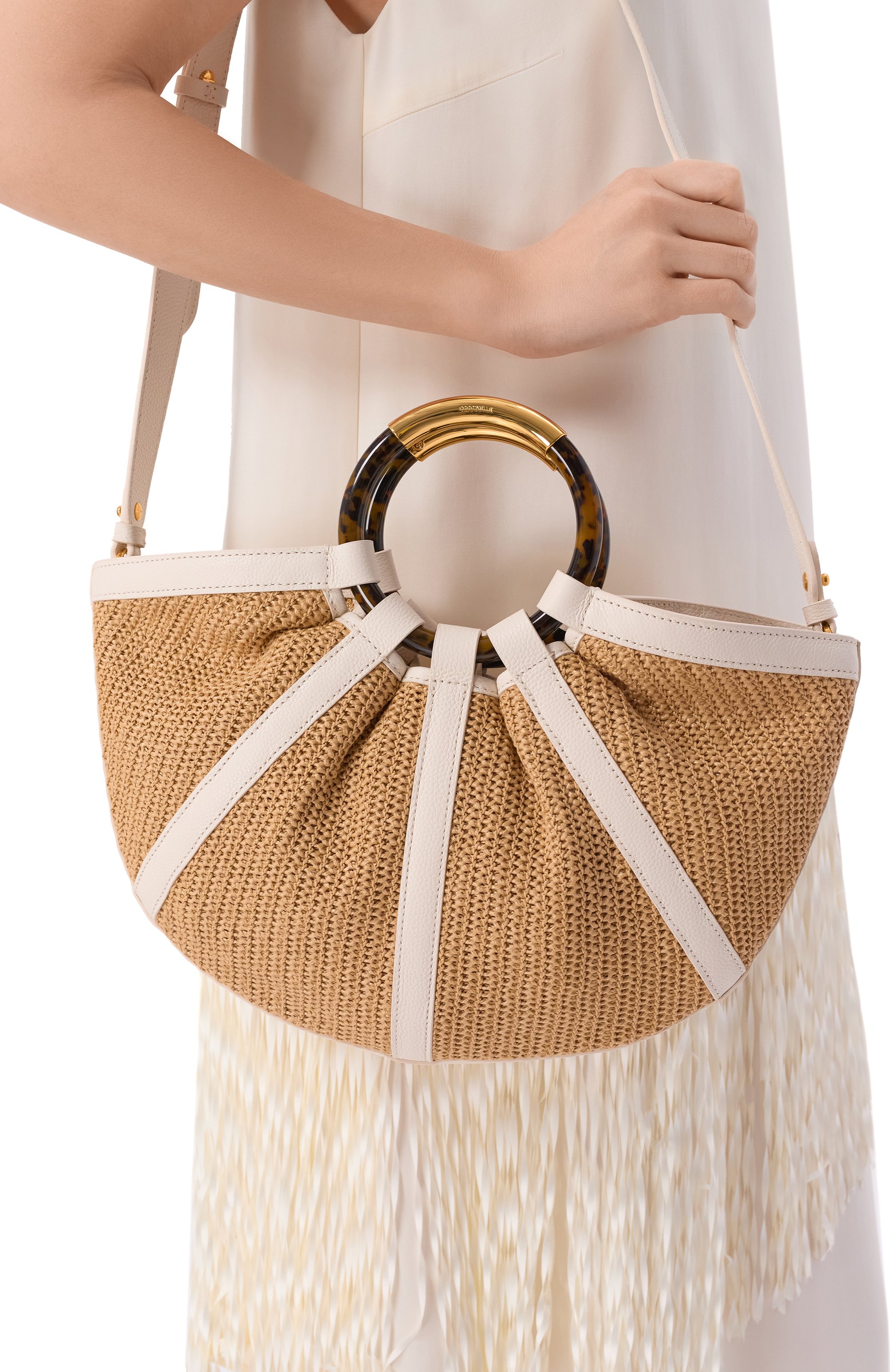 Сумка shell large COCCINELLE бежевого цвета по цене 52500 руб., арт. E1 U5D 18 01 01, фото 2 Сумка shell large COCCINELLE, арт. E1 U5D 18 01 01, фото 2