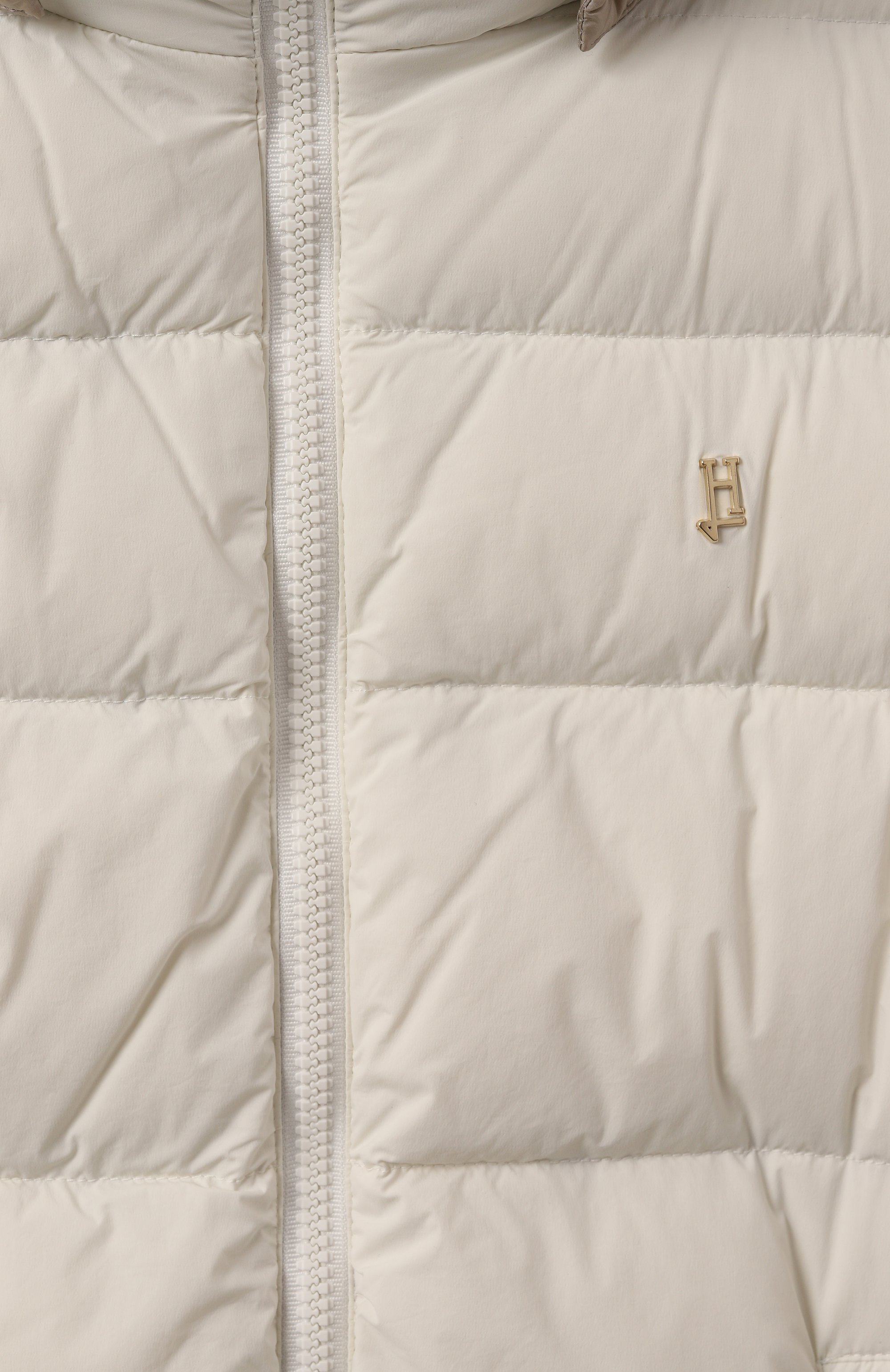 Пуховое пальто HERNO молочного цвета по цене 65850 руб., арт. PI000172G/12431SZ, фото 3 Пуховое пальто HERNO, арт. PI000172G/12431SZ, фото 3