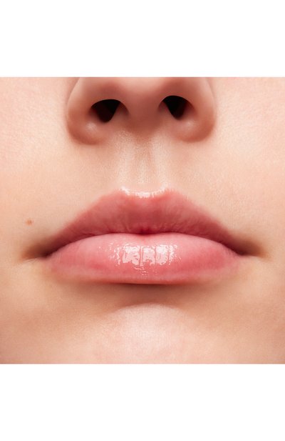 Бальзам для губ squirt plumping gloss stick, оттенок clear (2.3ml) MAC цвета по цене 2990 руб., арт. STRJ-02, фото 4 Бальзам для губ squirt plumping gloss stick, оттенок clear (2.3ml) MAC, арт. STRJ-02, фото 4