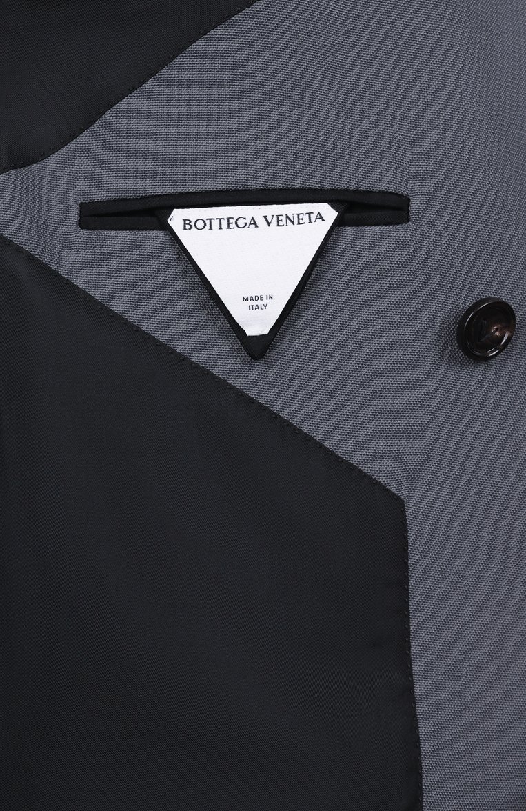Женский шерстяной жакет BOTTEGA VENETA серого цвета, арт. 815455/V4XY0 | Фото 7 (Материал внешний: Шерсть; Автоматизация ТО: Проставлено; Автоматизация состава: Проставлено; Длина (для топов): Удлин�енные; Рукава: Длинные; 1-2-бортные: Двубортные; Женское Кросс-КТ: Жакет-одежда; Кросс-КТ: костюм; Стили: Классический; Материал подклада: Вискоза)