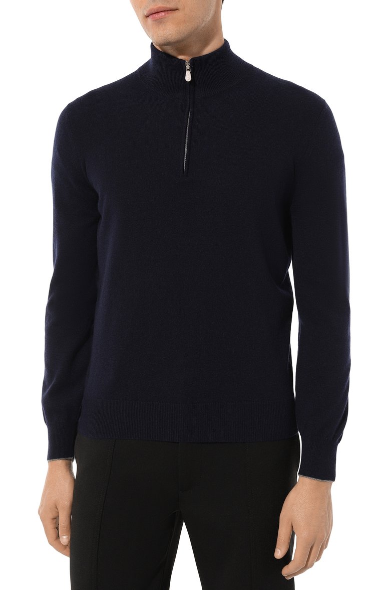 Мужской кашемировый джемпер BRUNELLO CUCINELLI темно-синего цвета, арт. M2200124 | Фото 3 (Материал внешний: Кашемир, Шерсть; Длина (для топов): Стандартные; Рукава: Длинные; Стили: Кэжуэл; Вырез: Круглый; Принт: Без принта; Мужское Кросс-КТ: Джемперы)