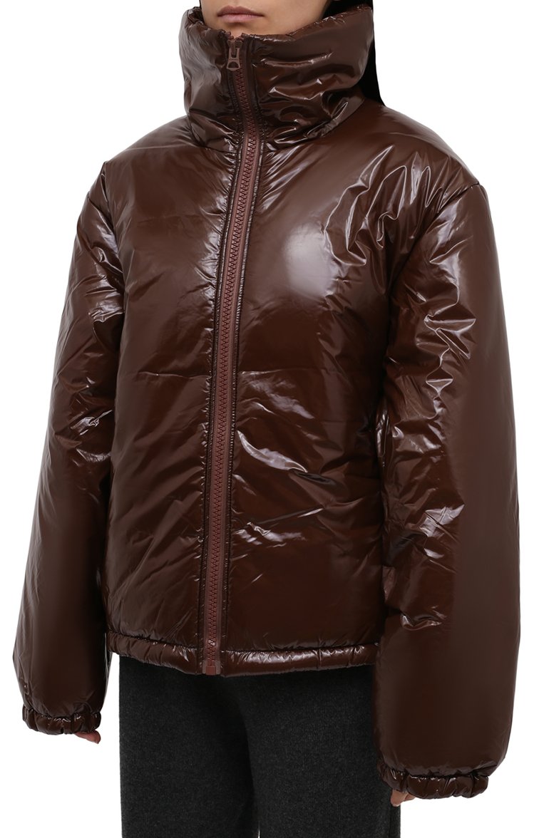 Женский пуховик ACNE STUDIOS коричневого цвета, арт. C90066/W | Фото 3 (Материал подклада: Синтетический материал; Длина (верхняя одежда): Короткие; Материал внешний: Синтетический материал; Рукава: Длинные; Стили: Гламурный; Женское Кросс-КТ: Пуховик-куртка; Кросс-КТ: Пуховик)
