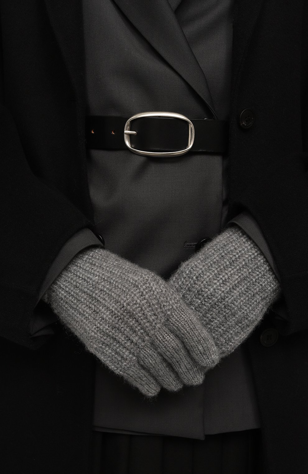 Перчатки из кашемира и шелка MVST серого цвета по цене 51700 руб., арт. AW59-519MU, фото 2 Перчатки из кашемира и шелка MVST, арт. AW59-519MU, фото 2