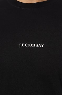 Мужская хлопковая футболка C.P. COMPANY темно-синего цвета, арт. 15CMTS048A006586W | Фото 5 (Рукава: Короткие; Длина (для топов): Стандартные; Принт: С принтом; Материал сплава: Проставлено; Материал внешний: Хлопок; Драгоценные камни: Проставлено; Стили: Кэжуэл)