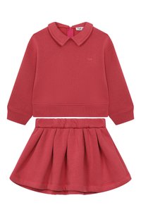 Темно-розовый