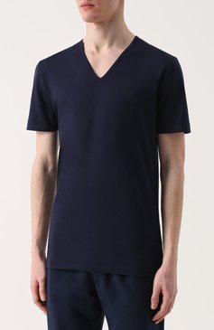 Мужская хлопковая футболка с v-образным вырезом ZIMMERLI темно-синего цвета, арт. 172/1462 | Фото 3 (Рукава: Короткие; Длина (для топов): Стандартные; Материал внешний: Хлопок; Мужское Кросс-КТ: Футболка-белье; Кросс-КТ: домашняя одежда; Статус проверки: Проверена категория; Материал сплава: Проставлено; Ювелирные украшения: Назначено; Драгоценные камни: Проставлено)