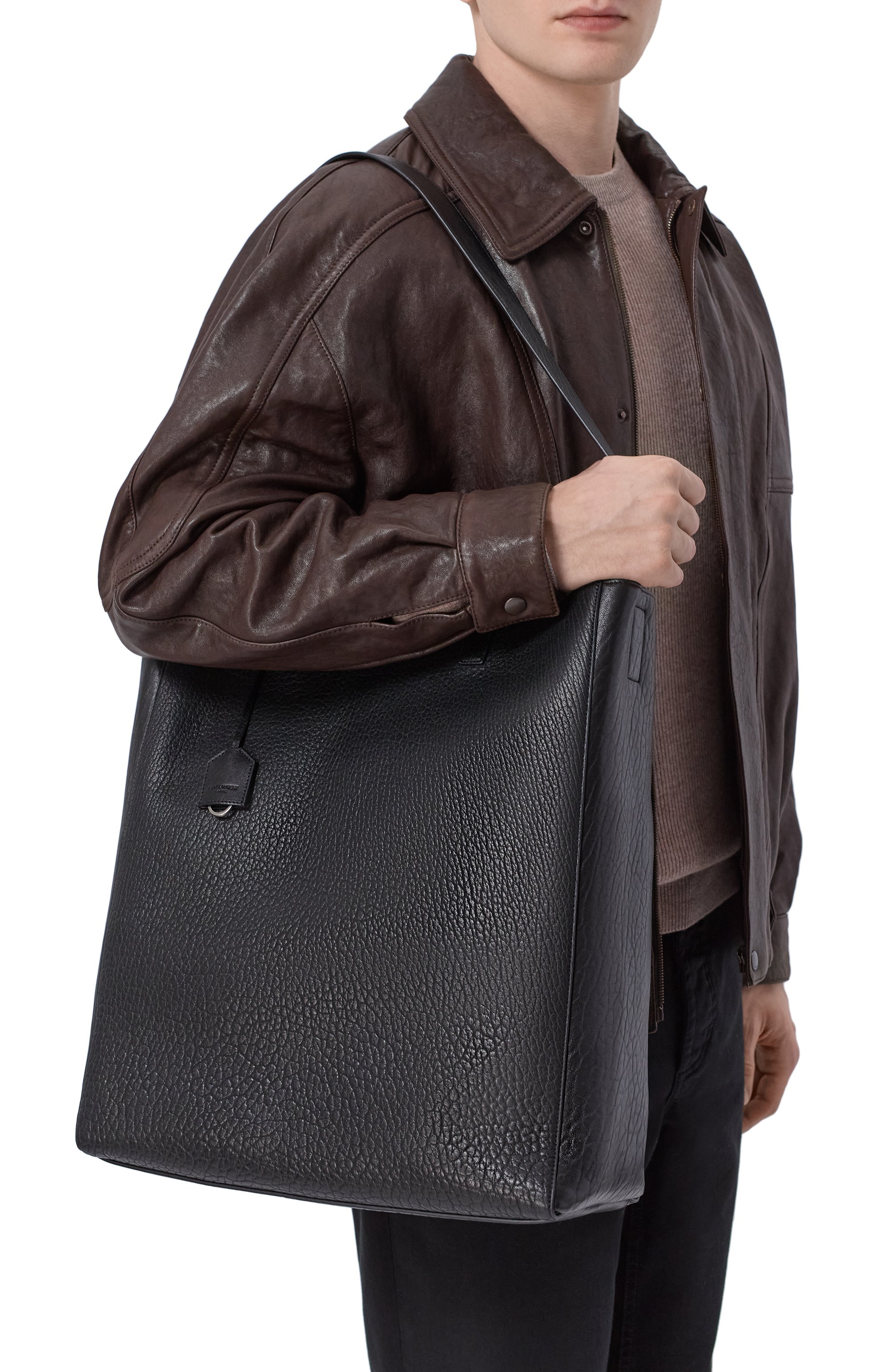 Сумка-тоут bold SAINT LAURENT черного цвета по цене 375000 руб., арт. 845384/AACIU, фото 2 Сумка-тоут bold SAINT LAURENT, арт. 845384/AACIU, фото 2