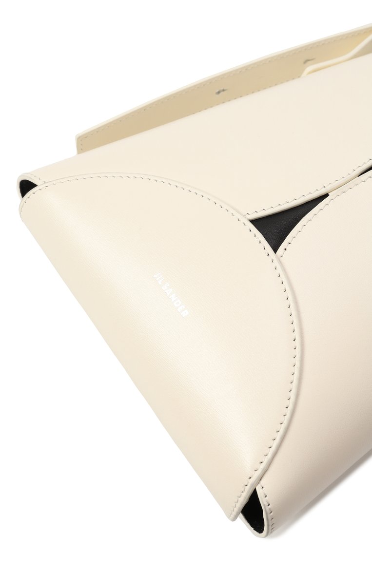 Женская сумка curve JIL SANDER кремового цвета, арт. J07WG0082/P7101 | Фото 3 (Ремень/цепочка: На ремешке; Размер: small; Материал: Натуральная кожа; Автоматизация ТО: Проставлено; Автоматизация состава: Проставлено)