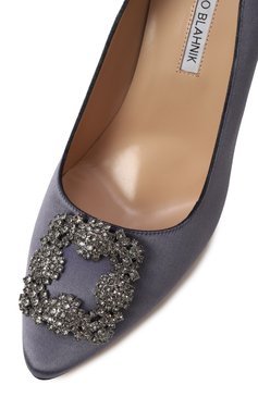Женские текстильные туфли hangisi 105 MANOLO BLAHNIK темно-синего цвета, арт. 9XX-0664/SAT | Фото 7 (Материал внутренний: Натуральная кожа; Каблук высота: Высокий; Драгоценные камни: Проставлено; Подошва: Плоская; Материал внешний: Текстиль; Материал сплава: Проставлено; Каблук тип: Шпилька)