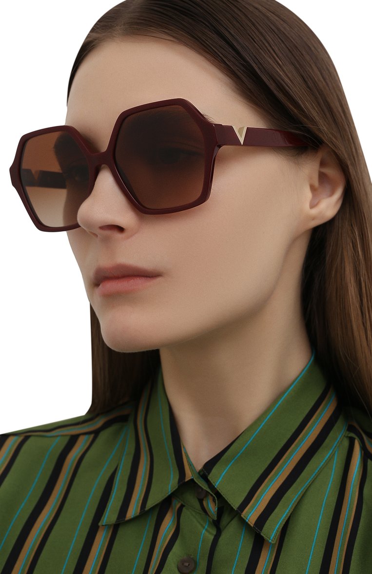 Женские солнцезащитные очки VALENTINO бордового цвета, арт. 4088-513913 | Фото 2 (Тип очков: С/з; Региональные ограничения белый список (Axapta Mercury): RU, Не проставлено; Нос: Не проставлено; Материал: Пластик; Очки форма: Бабочка)