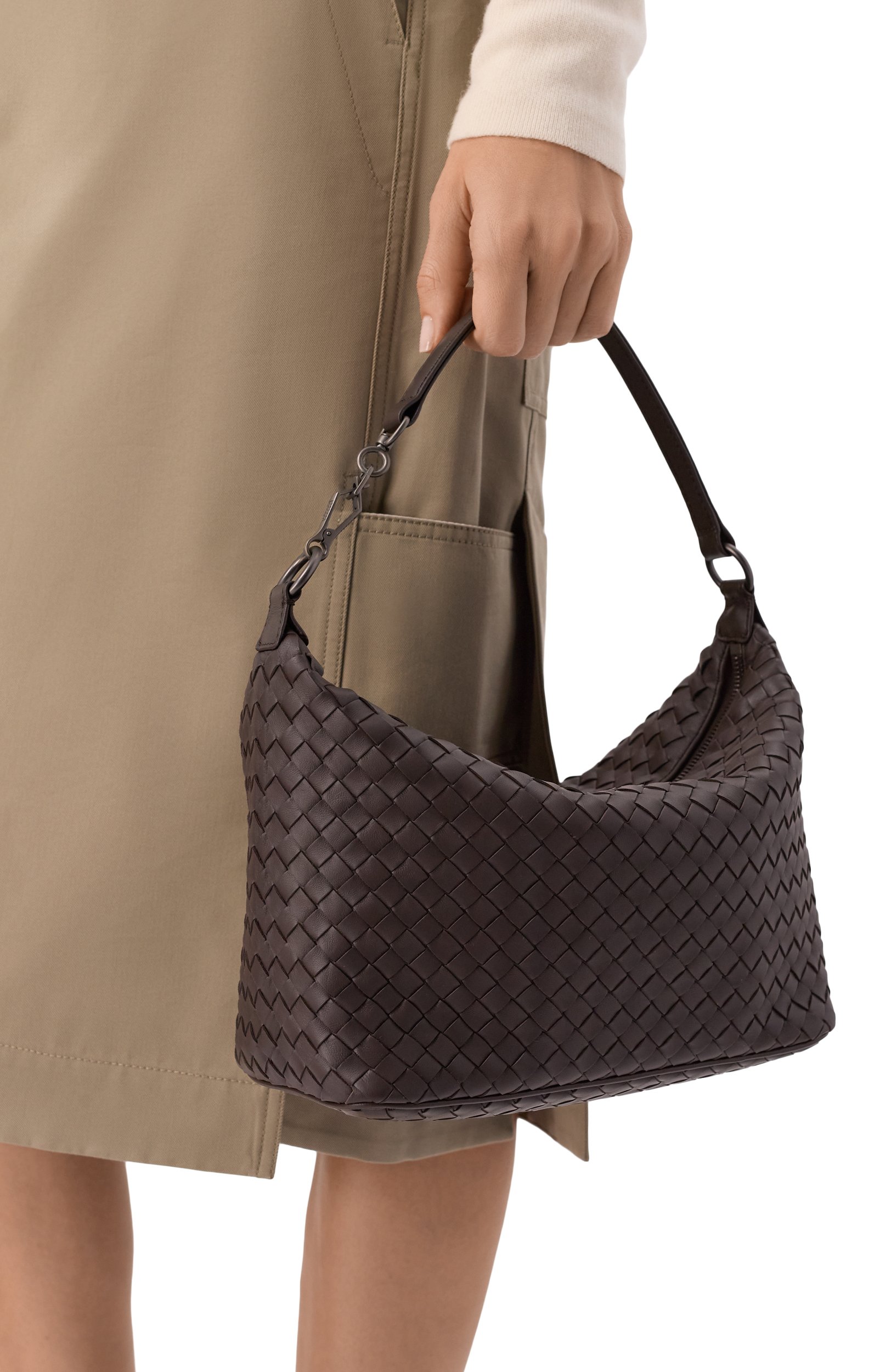 Сумка intrecciato medium BOTTEGA VENETA коричневого цвета по цене 178000 руб., арт. 239988/V3UN1, фото 2 Сумка intrecciato medium BOTTEGA VENETA, арт. 239988/V3UN1, фото 2