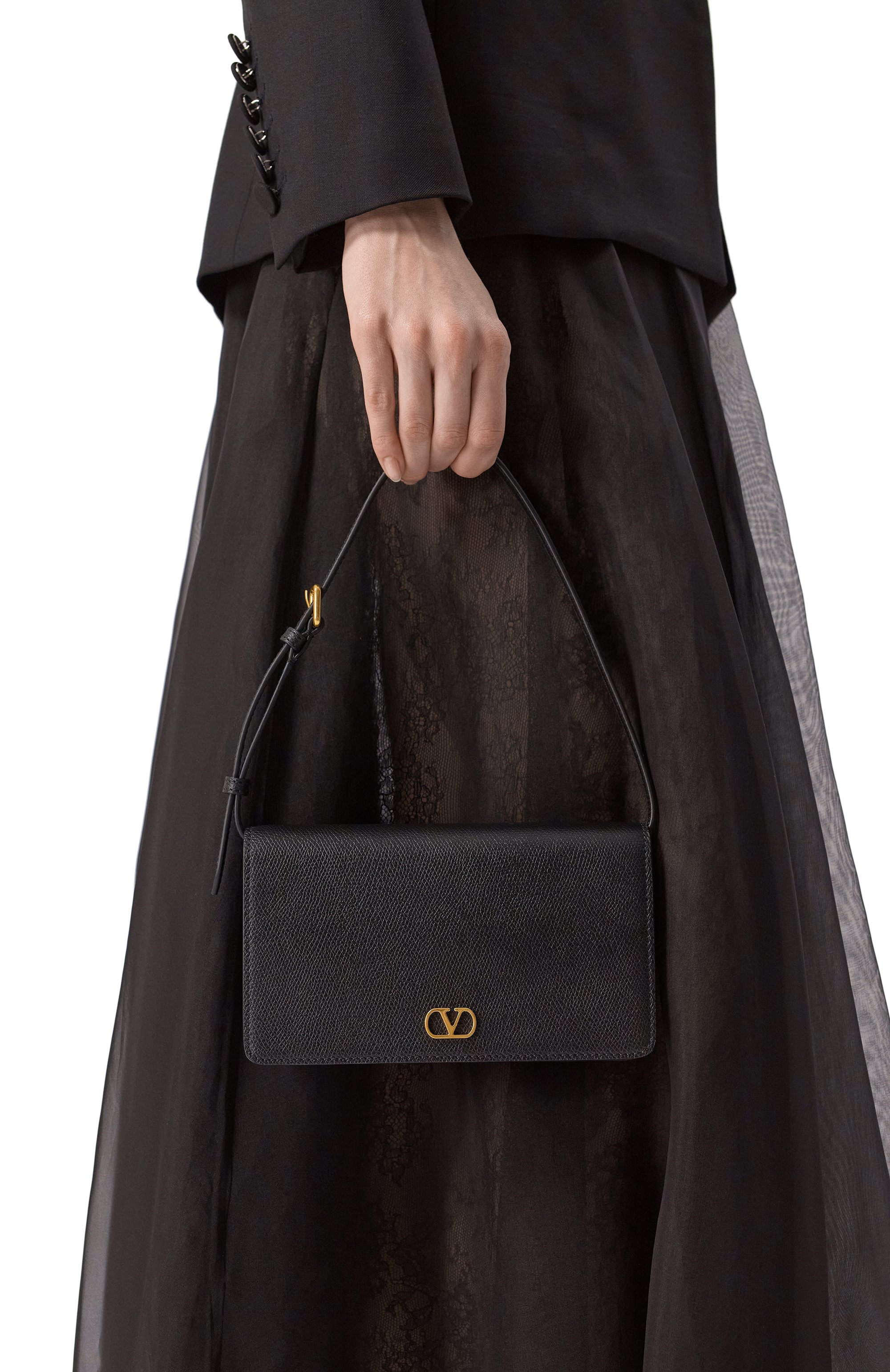 Сумка vlogo signature mini VALENTINO черного цвета по цене 127500 руб., арт. 6W2P0AK8/SNP, фото 2 Сумка vlogo signature mini VALENTINO, арт. 6W2P0AK8/SNP, фото 2