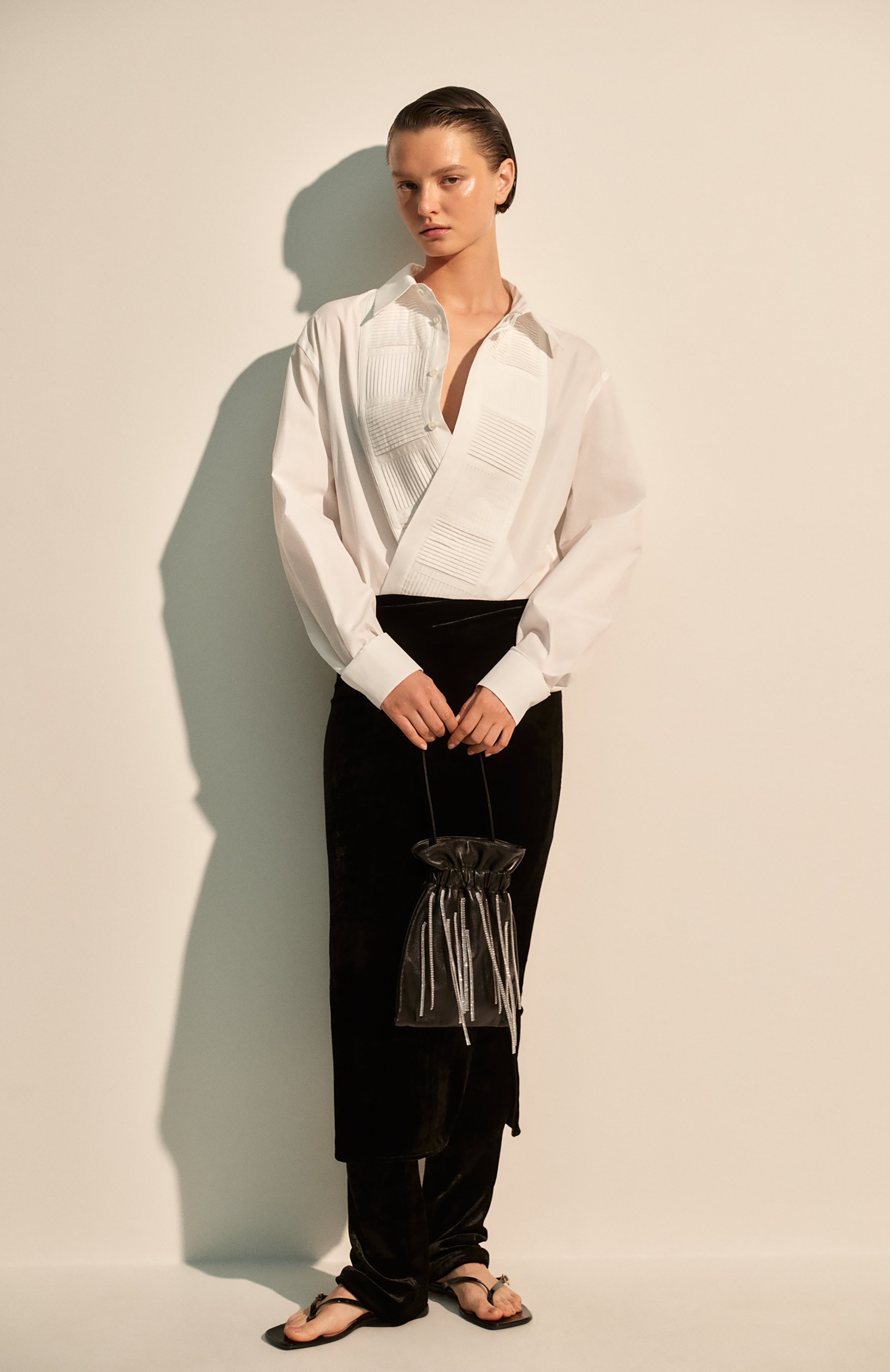 Бархатные брюки ALAIA черного цвета по цене 207000 руб., арт. AA9P0137J071A, фото 6 Бархатные брюки ALAIA, арт. AA9P0137J071A, фото 6