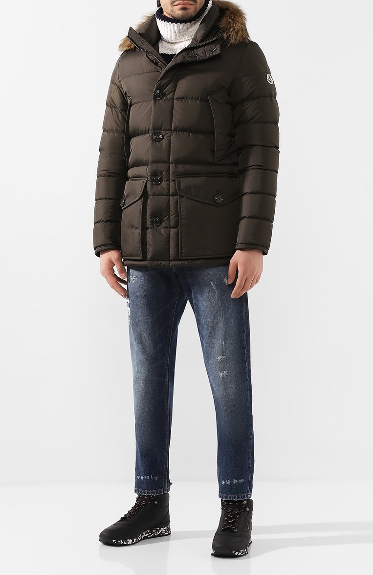 Мужская пуховик cluny MONCLER хаки цвета, арт. E2-091-41380-25-68352 | Фото 2 (Мужское Кросс-КТ: Пуховик-верхняя одежда, Верхняя одежда, пуховик-короткий; Материал внешний: Синтетический материал; Материал подклада: Синтетический материал; Материал утеплителя: Пух и перо; Статус проверки: Проверена категория; Длина (верхняя одежда): До серед�ины бедра; Рукава: Длинные; Кросс-КТ: Пуховик; Ювелирные украшения: Назначено; Драгоценные камни: Проставлено; Материал сплава: Проставлено; Стили: Милитари)