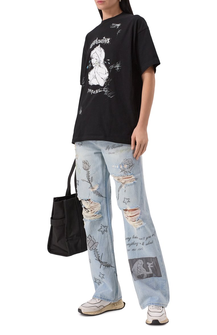 Женские джинсы DOMREBEL голубого цвета, арт. DIVA B00TCUT JEANS | Фото 2 (Длина (брюки, джинсы): Удлиненные; Материал внешний: Хлопок, Деним; Стили: Гранж; Силуэт Ж (брюки и джинсы): Прямые; Кросс-КТ: Деним; Детали: Принт, Потертости)