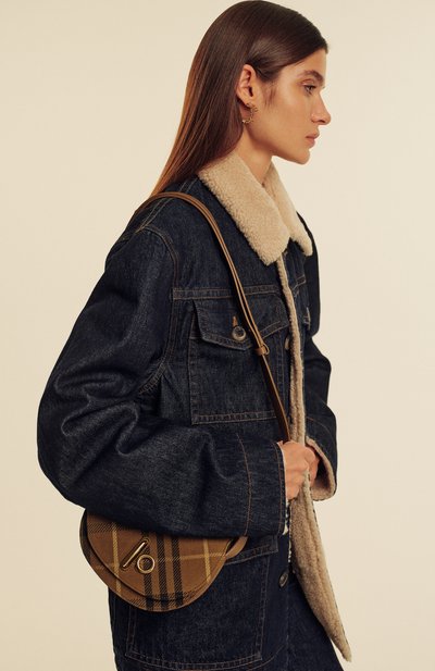 Серьги CHLOÉ золотого цвета по цене 52650 руб., арт. CHC24WFE04/CB7, фото 5 Серьги CHLOÉ, арт. CHC24WFE04/CB7, фото 5