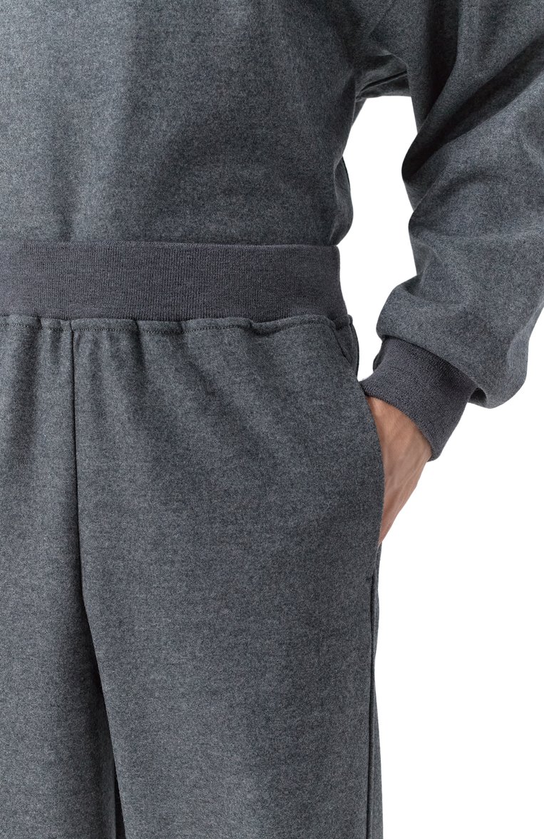 Мужские шерстяные брюки JIL SANDER серого цвета, арт. J61KA0043/J40045 | Фото 5 (Материал внешний: Шерсть; Длина (брюки, джинсы): Стандартные; Стили: Спорт-шик; Случай: Повседневный; Силуэт М (брюки): Прямые)