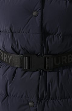 Женский пуховик BURBERRY темно-синего цвета, арт. 8025750 | Фото 5 (Материал внешний: Синтетический материал; Рукава: Длинные; Материал подклада: Синтетический материал; Кросс-КТ: Пуховик; Длина (верхняя одежда): До середины бедра; Материал утеплителя: Пух и перо; Материал сплава: Проставлено; Драгоценные камни: Проставлено)