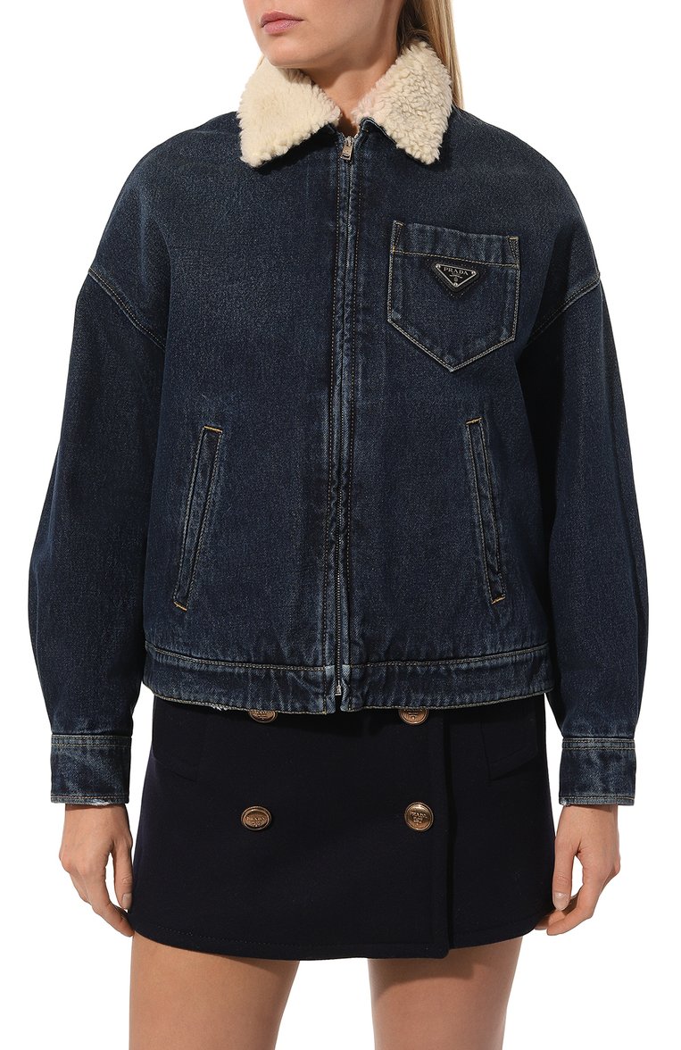 Женская джинсовая куртка PRADA синего цвета, арт. GFB290-10UJ-F0008-212 | Фото 3 (Длина (верхняя одежда): Короткие; Материал подклада: Синтетический материал; Материал внешний: Хлопок, Деним; Рукава: Длинные; Кросс-КТ: Деним, Куртка, Утепленные; Стили: Кэжуэл; Автоматизация ТО: Проставлено; Автоматизация состава: Проставлено)