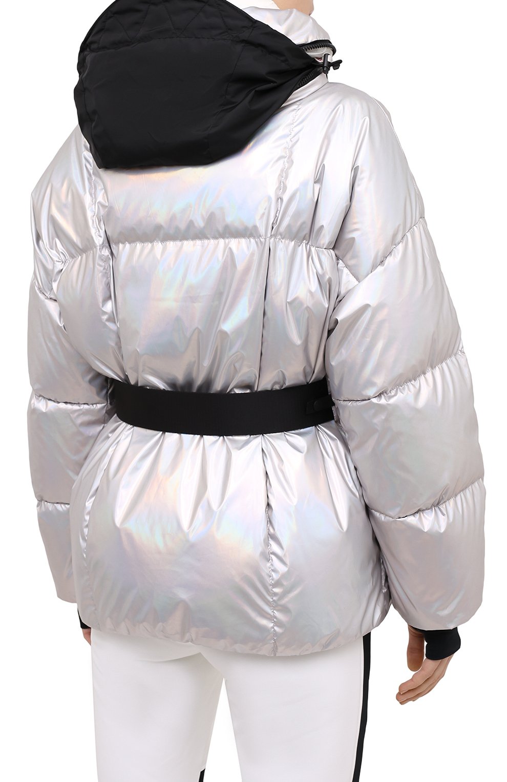 Пуховик MONCLER серебряного цвета по цене 174000 руб., арт. F2-098-1A505-00-54AMT, фото 6 Пуховик MONCLER, арт. F2-098-1A505-00-54AMT, фото 6
