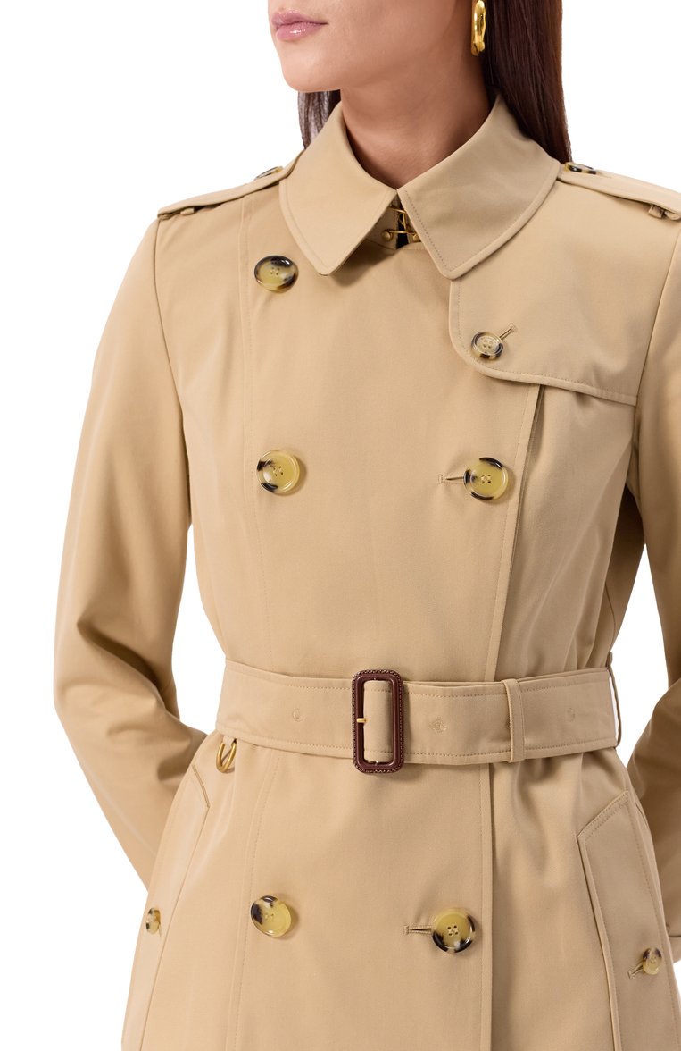 Женский хлопковый тренч BURBERRY бежевого цвета, арт. 8079404 | Фото 5 (Материал внешний: Хлопок; Длина (верхняя одежда): До середины бедра; Материал подклада: Хлопок; Рукава: Длинные; Стили: Кэжуэл; Кросс-КТ: Куртка; Автоматизация ТО: Проставлено; Автоматизация состава: Проставлено)