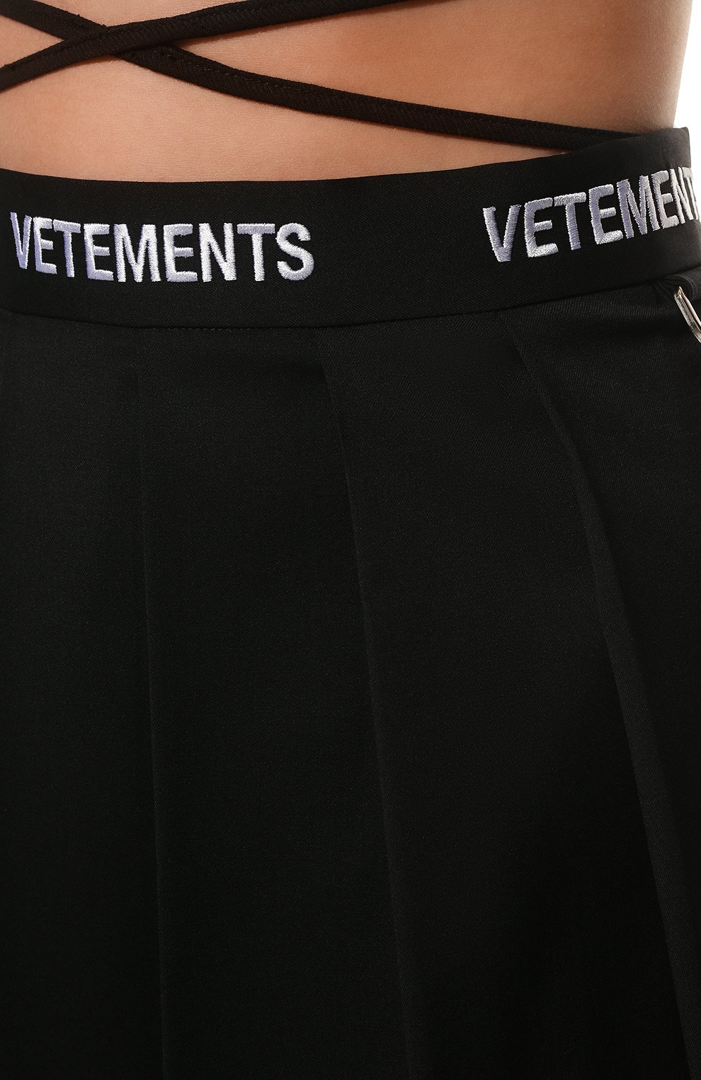 Шерстяная юбка VETEMENTS черного цвета по цене 61950 руб., арт. WE52SK240B 1200/BLACK, фото 5 Шерстяная юбка VETEMENTS, арт. WE52SK240B 1200/BLACK, фото 5