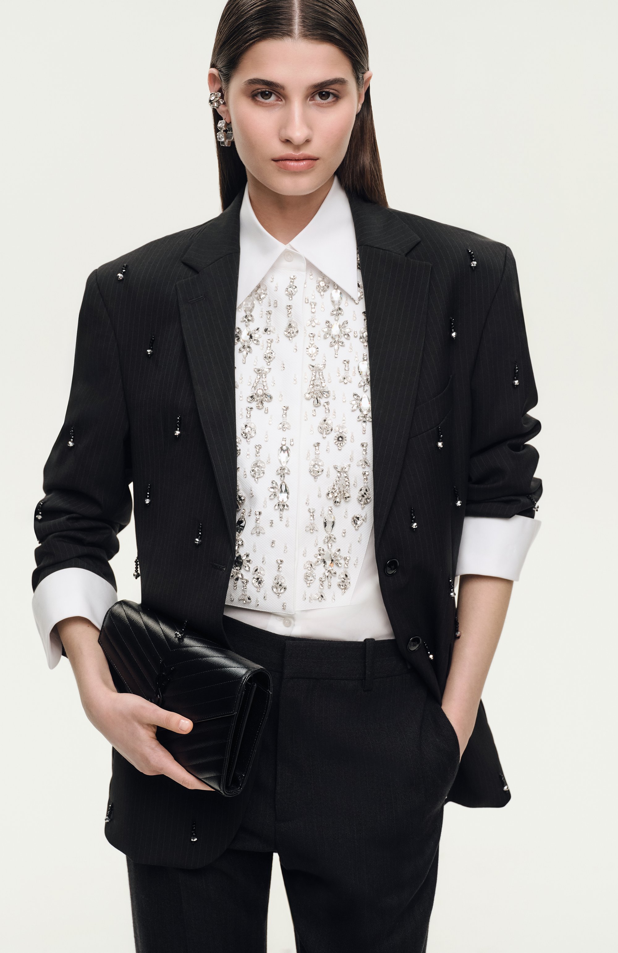 Кафф ALEXANDER MCQUEEN серебряного цвета по цене 49950 руб., арт. 757524/J160N, фото 5 Кафф ALEXANDER MCQUEEN, арт. 757524/J160N, фото 5