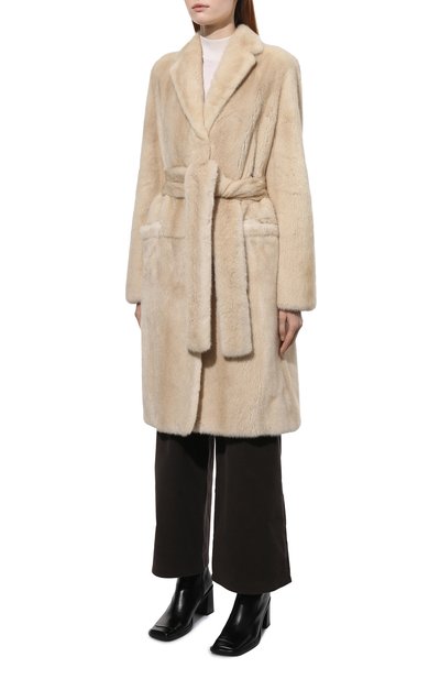 Шуба из норки THE ROW бежевого цвета по цене 3155000 руб., арт. 4455R44, фото 3 Шуба из норки THE ROW, арт. 4455R44, фото 3