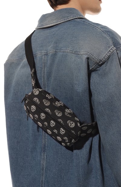 Поясная сумка ALEXANDER MCQUEEN черного цвета по цене 79950 руб., арт. 704322 1AAHK, фото 2 Поясная сумка ALEXANDER MCQUEEN, арт. 704322 1AAHK, фото 2