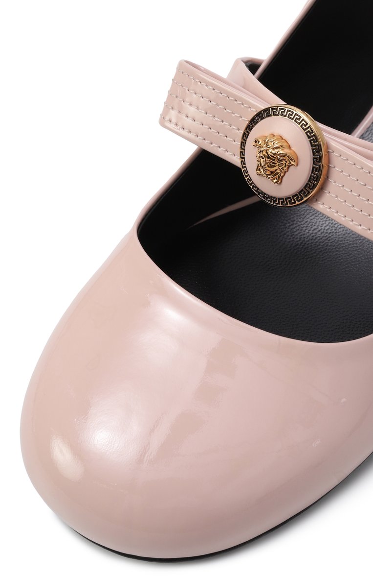 Женские лакированные туфли gianni ribbon 35 VERSACE светло-розового цвета, арт. 1018457/D2VE | Фото 7 (Каблук высота: Низкий; Женское Кросс-КТ: Слингбэки; Каблук тип: Устойчивый; Подошва: Плоская; Материал внешний: Натуральная кожа; Материал внутренний: Натуральная кожа)